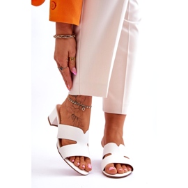 Classic Leather Flip-Flops with a Low Heel, White 1