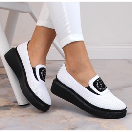 Women's leather shoes on the platform white Filippo DP4572 1