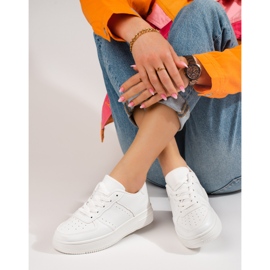 Shelovet white sports shoes with a thick sole 2