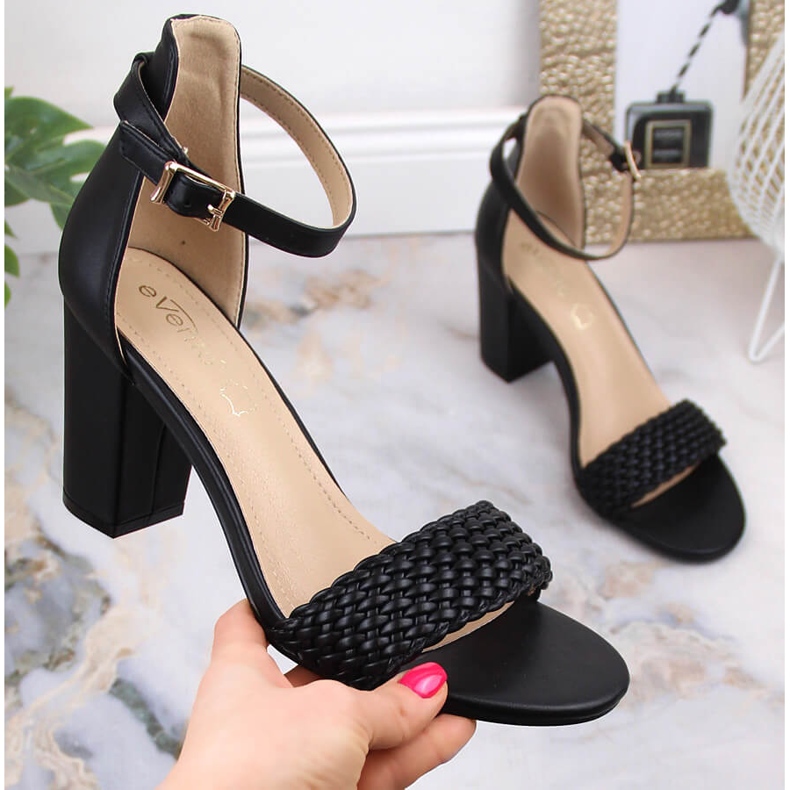 Black women's sandals on the post eVento 5945 1