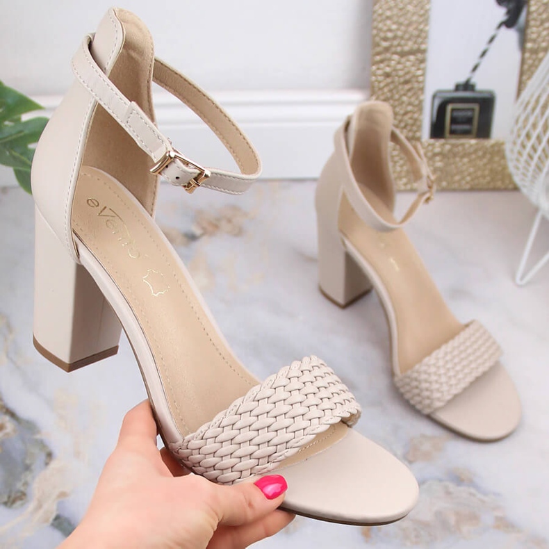 Women's beige sandals on the post eVento 5945 1
