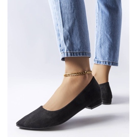 Black low heel ballerinas from Bérubé 1