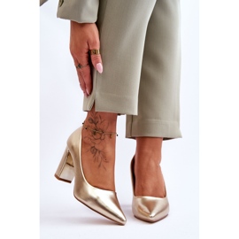 Classic Pumps On Ornate Gold Elizabeth Bar golden 1