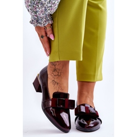 Vinceza Fashionable lacquered pumps with a decorative bow burgundy Shira 1 Vinceza Fashionable lacquered pumps with a decorative bow burgundy Shira 1