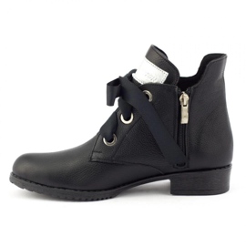 Olivier Boots with a ribbon, insulated Flora with black grain 1
