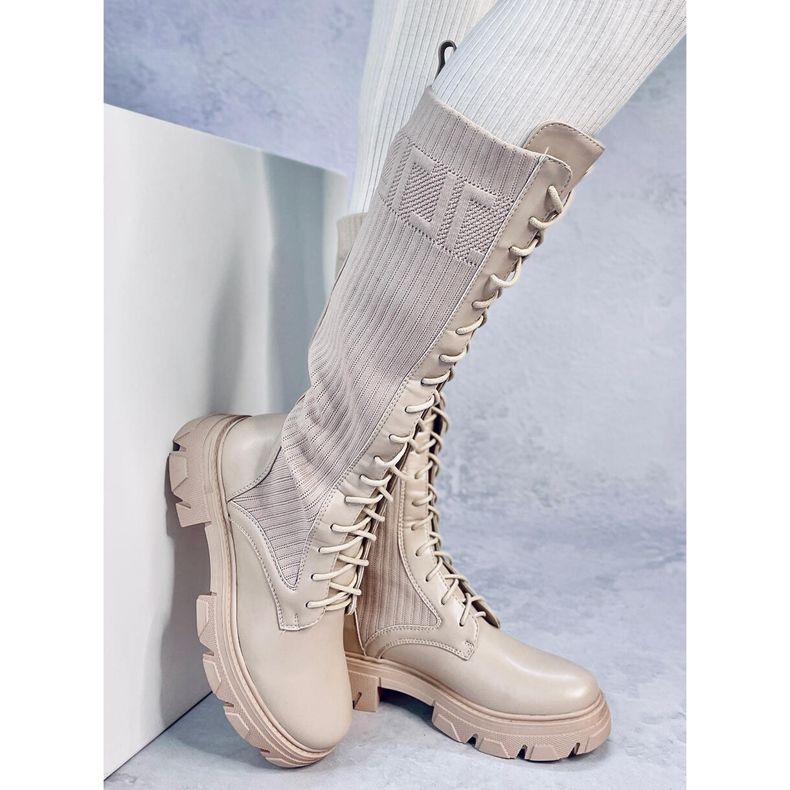 Riding boots with a flexible Keyshia Beige upper 1