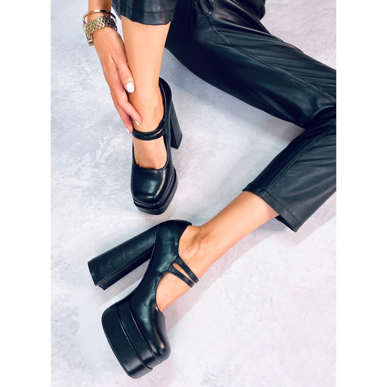 Loit Black grain platform pumps 2