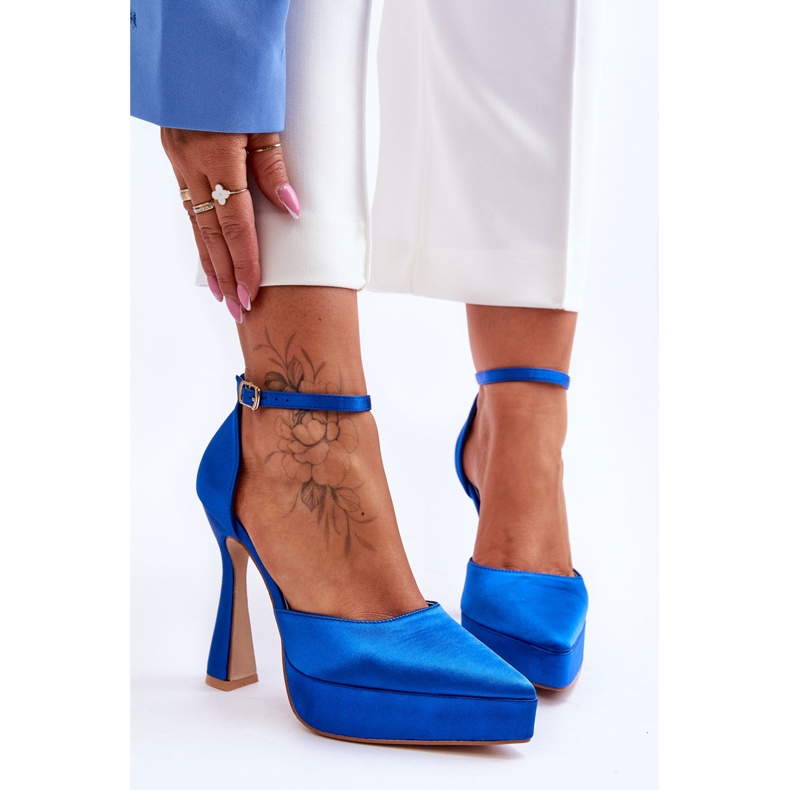 Fashionable Pumps On A Wider High Heel Blue Madness 1