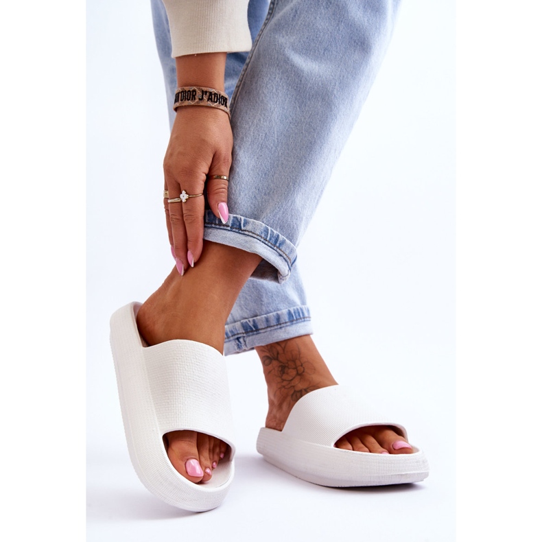 BM Fashionable Light Flip Flops On A Massive Sole White Rebel 2