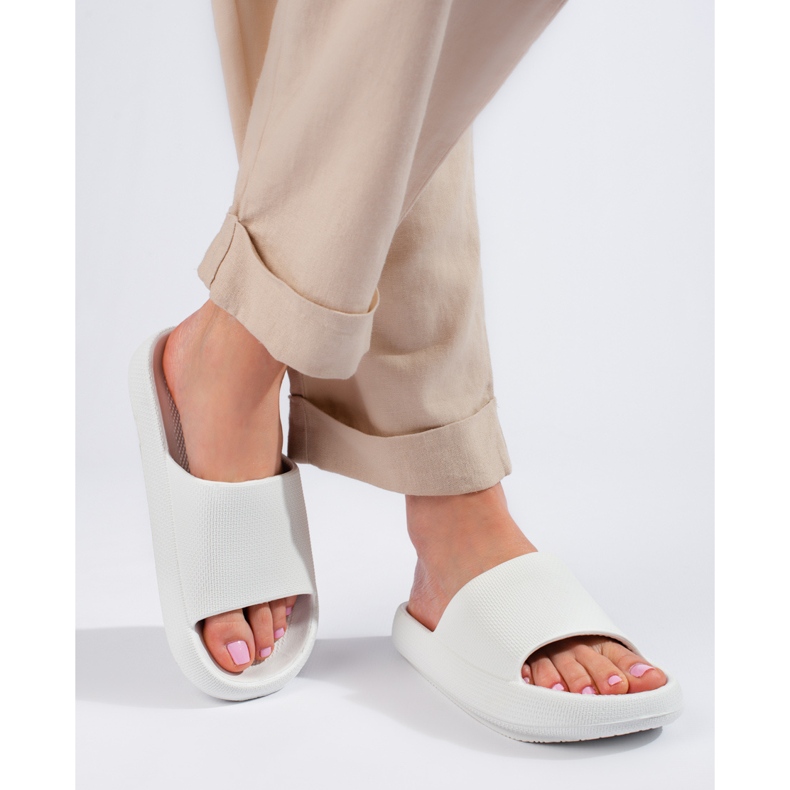 Women's white caps Shelovet 1