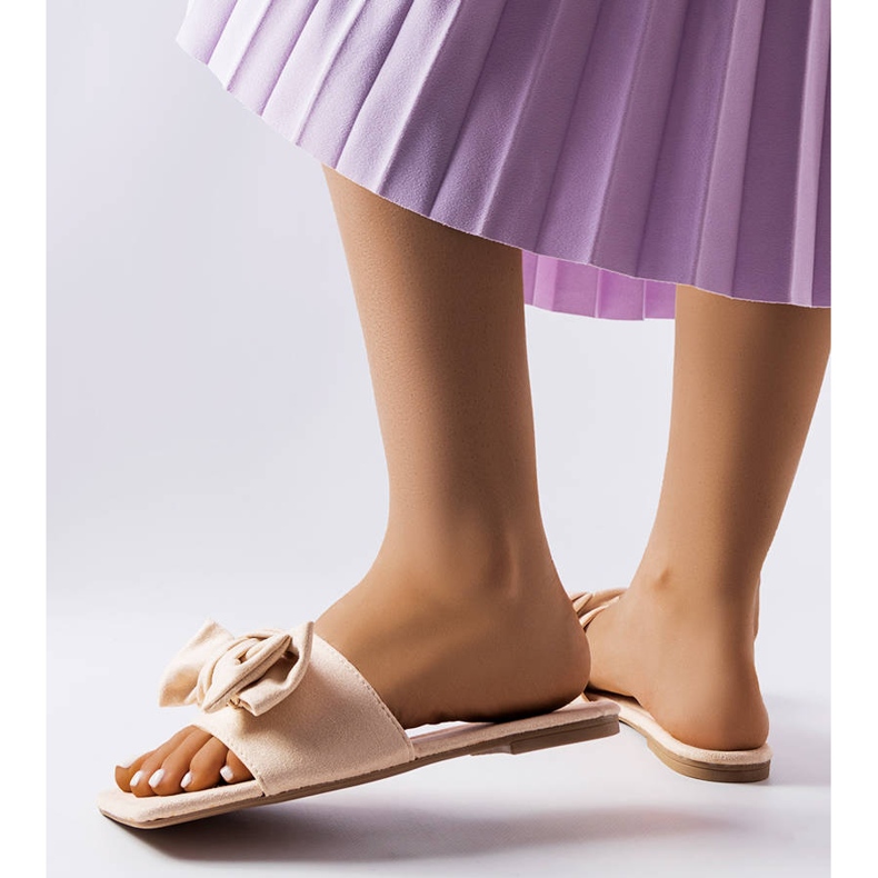 BM Beige elegant sliders with a bow from Thériault 2