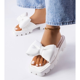 Seastar White sliders with tractor soles from Bossé 1