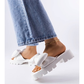 Seastar White sliders with tractor soles from Bossé 2