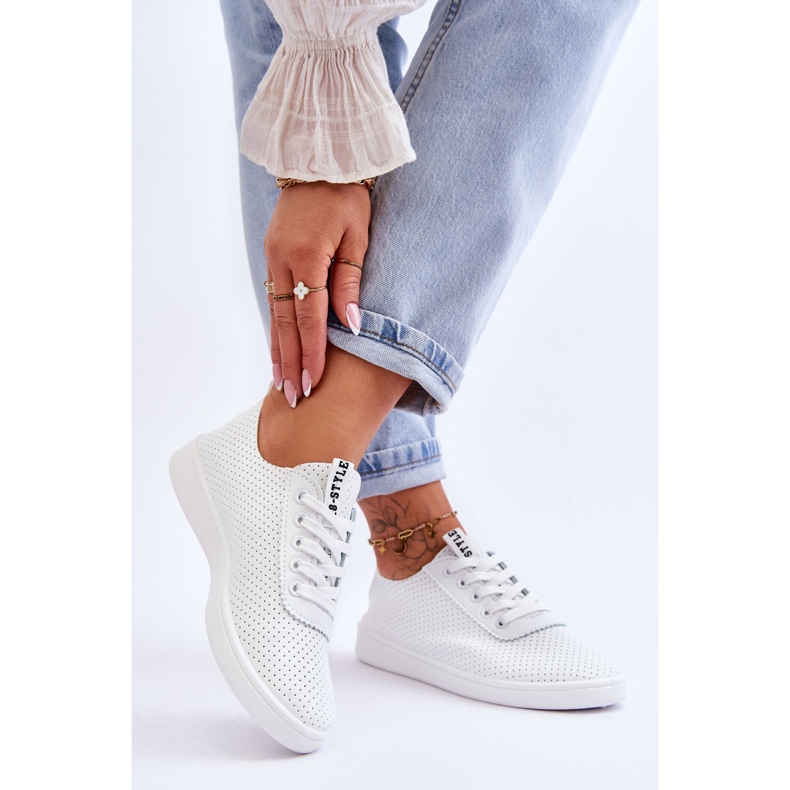 Women's openwork lace -up white sneakers 2