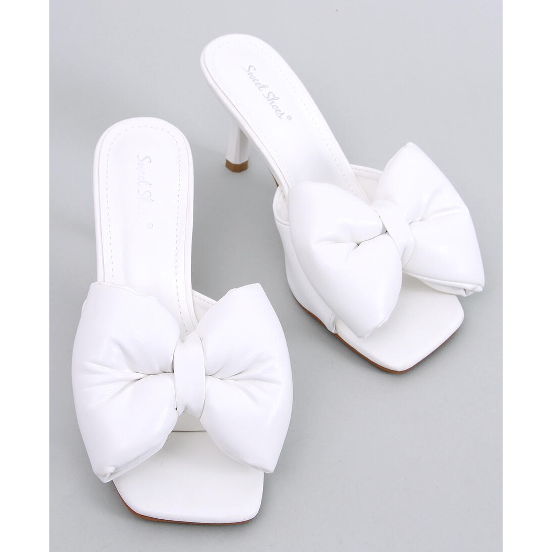 White shop bow sandals